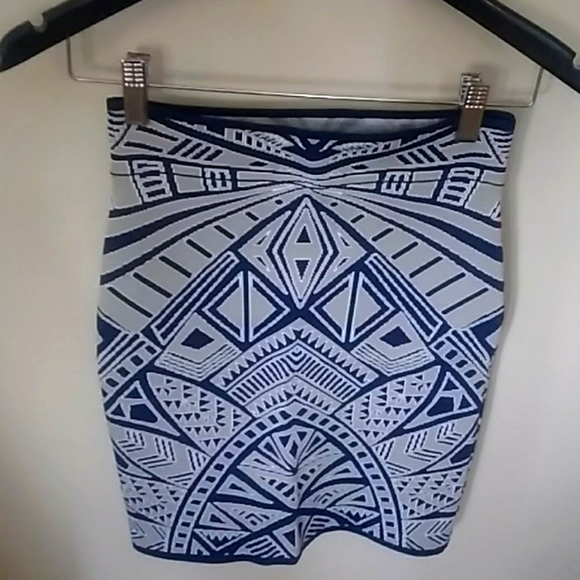 BCBG MaxAzria sequin skirt - Picture 4 of 4